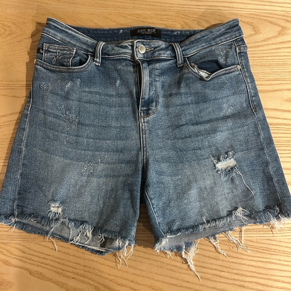 Judy Blue Women's Distressed Denim Shorts - Blue. Large.